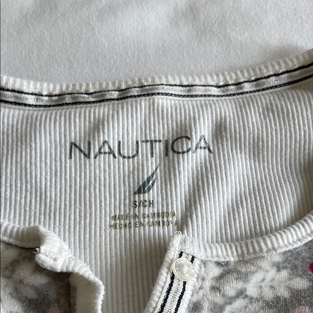 Nautica White and Gray Ribbed Top
